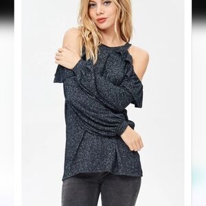 American Eagle Ladies Large, Soft & Sexy Plush. Cold shoulder Sweater.